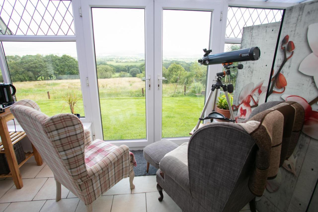 Cwtch Farm Bed & Breakfast Ystalyfera Exterior foto